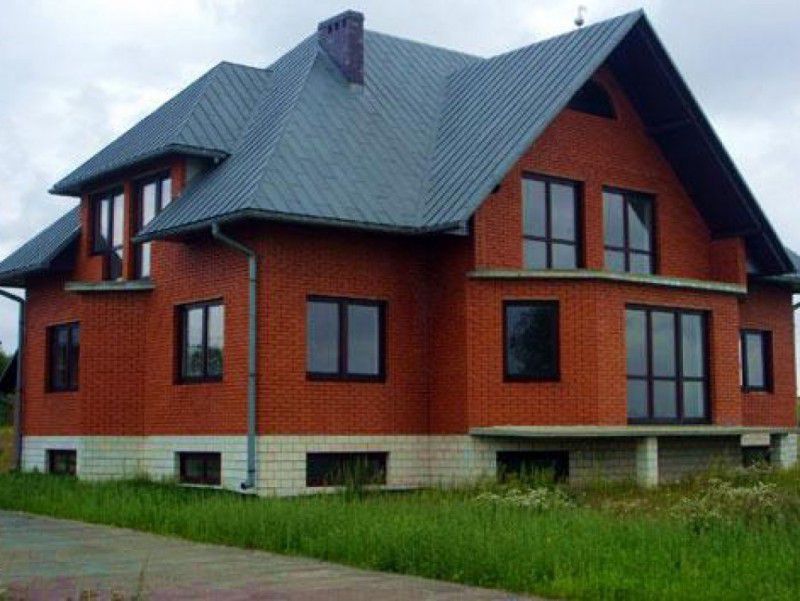 Для возведения зданий кирпич является традиционным материалом и одним из самых популярных строительных материалов