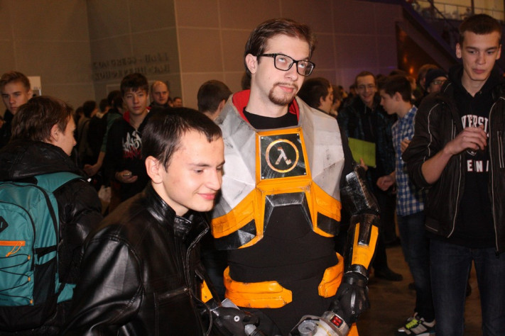Да, нам наконец-то показали скриншоты из Half-Life 3. А вы-то подумали, что это парень в костюме Гордона Фримена?