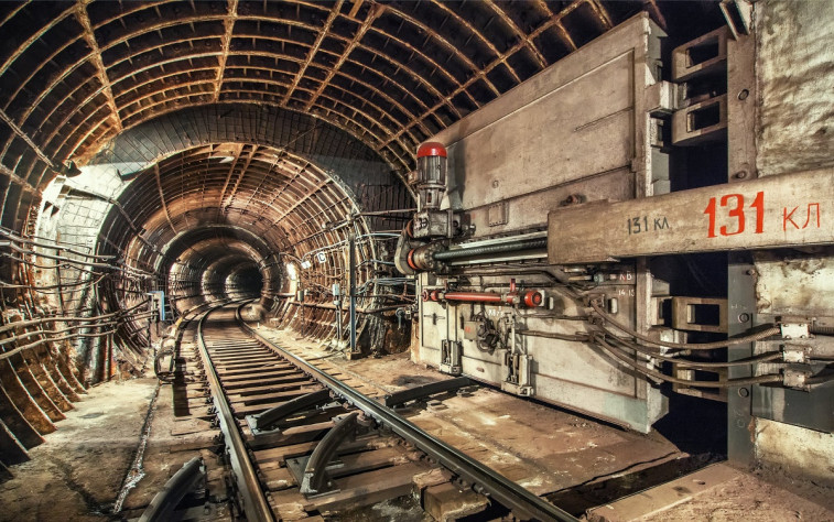 Гермозатворы, призванные закупорить станции в случае опасности, есть практически во всех тоннелях метро, но некоторые уже вышли из строя.