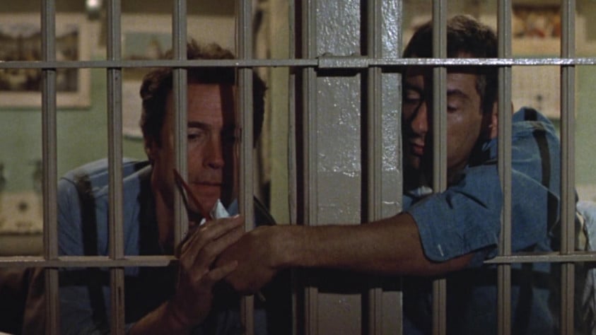 Главную роль в ленте «Побег из Алькатраса» сыграл Клинт Иствуд (Clinton Eastwood).