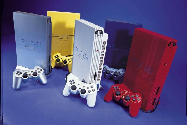 Sony продлевала жизнь PS2 в том числе выпуском консолей разных расцветок.