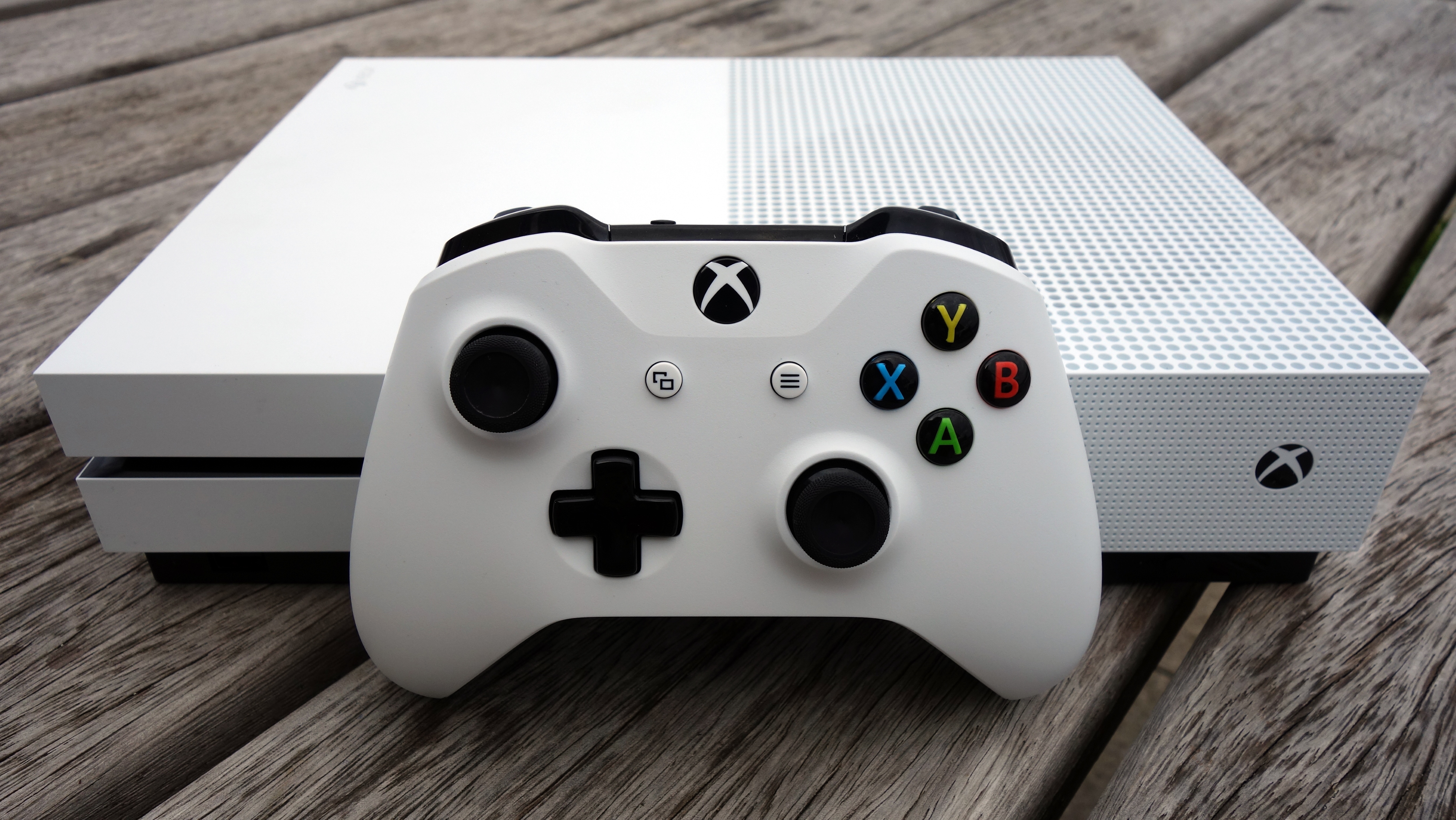 Сколько озу в xbox one s