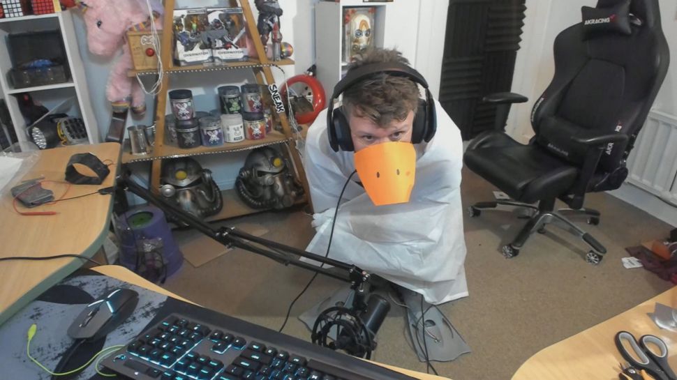 Стример создал костюм гуся для игры в Untitled Goose Game