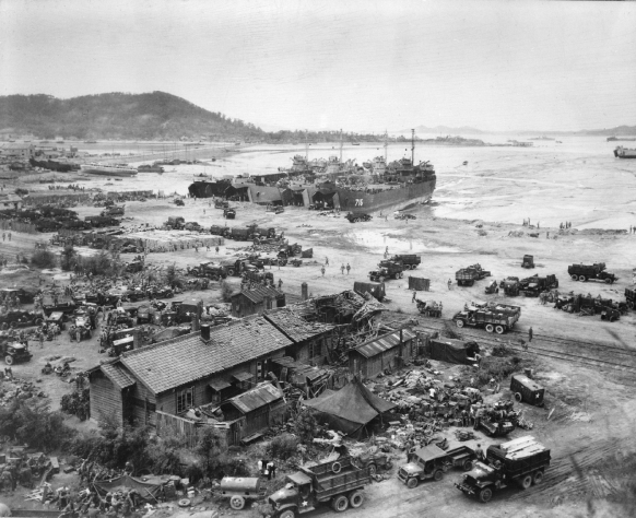 Американские войска высаживаются на берег в Инчхоне 15 сентября 1950 года