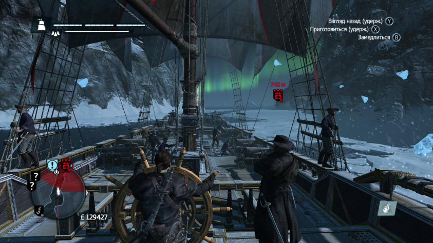 Продираемся сквозь льды на фоне северного сияния