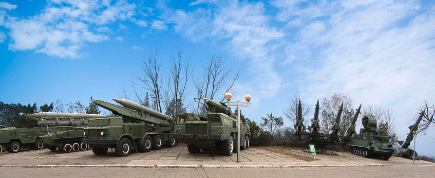 Ракетный комплекс 9К72 «Эльбрус» с&amp;nbsp;одноступенчатой баллистической ракетой Р-17 (8К14) в&amp;nbsp;парке Победы (Саратов).