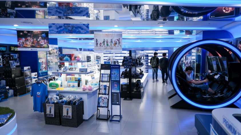 Рядом с&amp;nbsp;ним ещё и&amp;nbsp;магазин Marvel должен был быть, но, как вы&amp;nbsp;понимаете, и&amp;nbsp;он&amp;nbsp;не&amp;nbsp;нашёлся