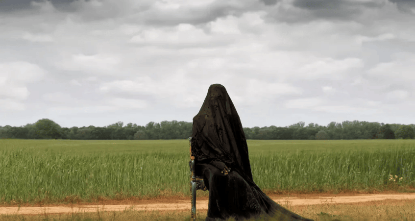 Плюс мне нравится, что создатели хотя&amp;nbsp;бы попытались создать пугающий фильм, значительная часть которого развивается в&amp;nbsp;светлое время суток. Днём пугать оно как-то сложнее.