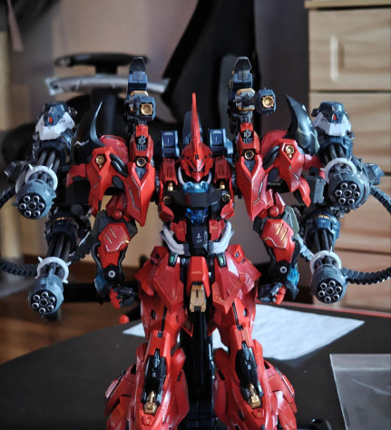 финальный видпушки на плечах - это топоры, их можно снять и дать в руки