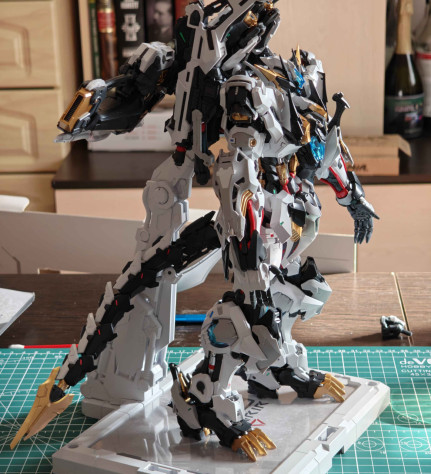 из-за хвоста я думал что не смогу его установить на стенд