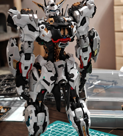 Вид сзади - позвоночник гнется, поршни двигаются, лопатки раздвигаются