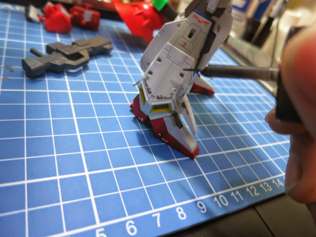 Фото из интернета: До использования лайнера - все декоративные стыки брони такого же цвета как и сама деталь - белые