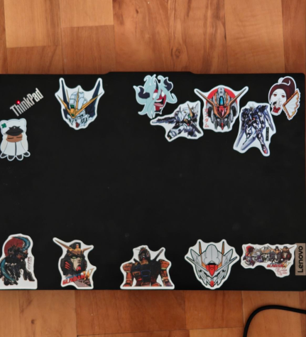 все наклейки кроме 3х штук связанных с файтингами - это подарок от магазина