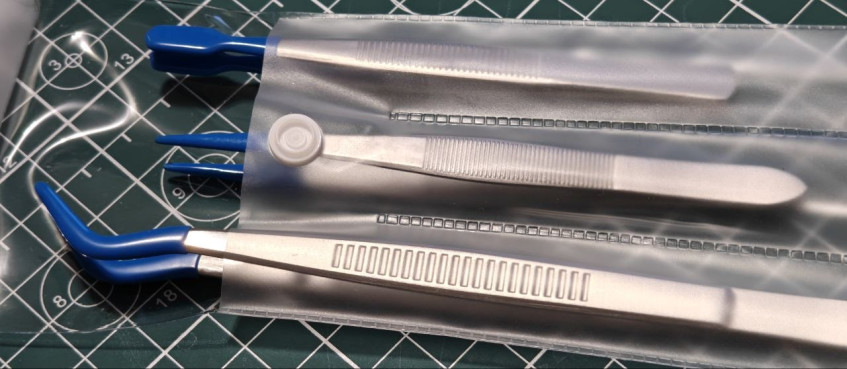 Штука прикольная но вообще не обязательная, в отличии от обычного тонкого пинцета