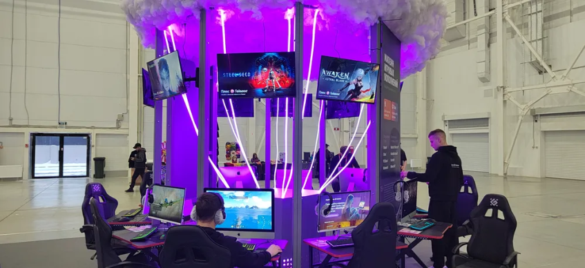 Стенд «Плюс гейминга».