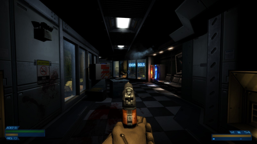 Даже пистолет теперь по центру!