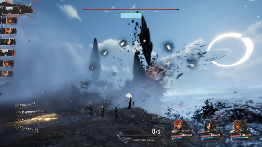 Чтобы понять, как отражать эти прожектайлы, мне потребовалось примерно двадцать попыток. Обратите внимание на крайний левый, его аура отличается от всех остальных, это момент, когда вокруг него собирается энергия и именно тогда нужно нажать кнопку. Заметить такую мелочь, при том, что камера постоянно двигается, а на экране находится ещё целая куча всяких эффектов, чрезвычайно трудно.