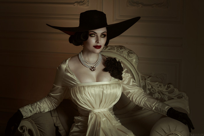 Как водится в меме "здесь прошел западный геймдев". Трехметровая женщина босс у японцев...