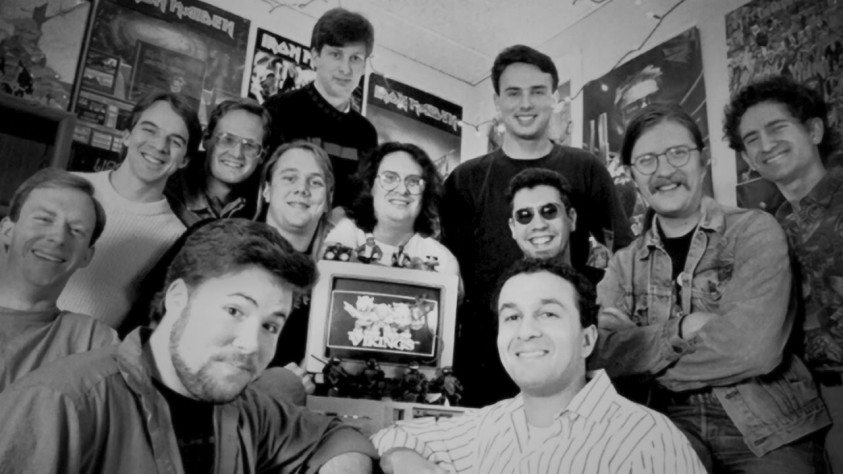 Раннее фото команды Silicon &amp;amp; Synapse/Blizzard Entertainment. Сверху: Патрик Уайатт. Под Пэтом, в&amp;nbsp;центре: Джойрей Холл. Крайний справа: Майкл Морхейм, слева от&amp;nbsp;него&amp;nbsp;— Стю Роуз. Средний ряд, крайний слева: Фрэнк Пирс. Спереди, слева направо: Сэмвайз Дидье и&amp;nbsp;Аллен Адам.