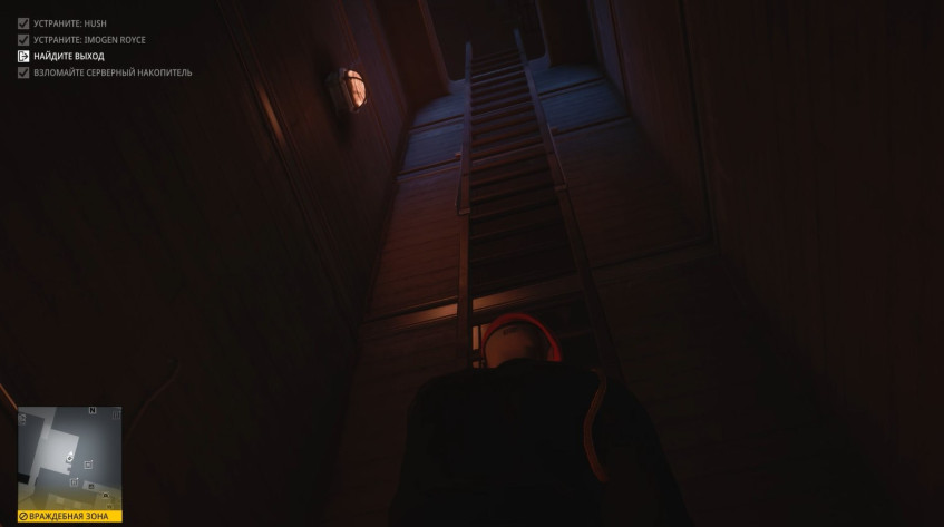 Помню, в первое прохождение у меня ключ был от центрального входа. А во второе прохождение я через вентиляционные шахты сбежала.