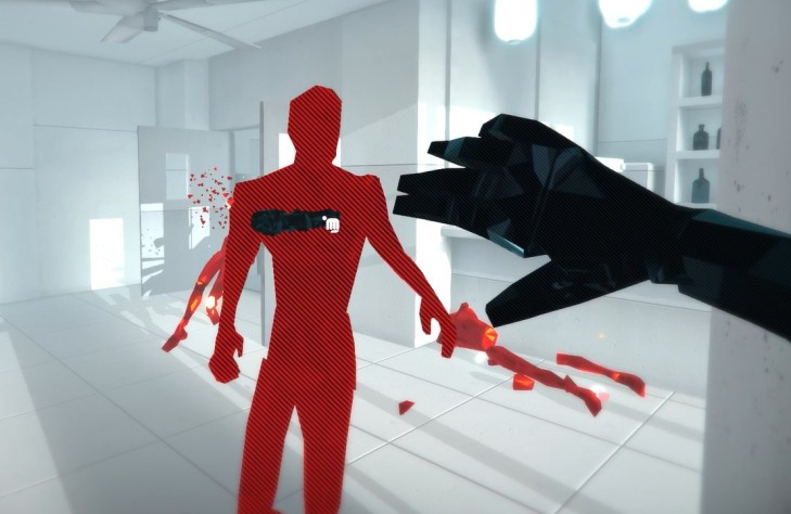  а затем швырнула в успевшего очухаться ближайшего врага его же пистолет