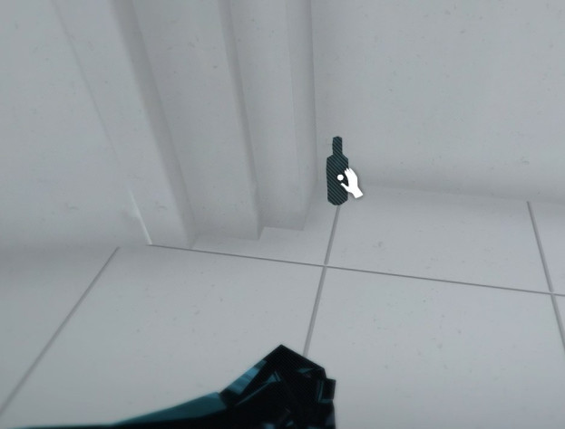 Если бы эта бутылка лежала на фоне детализированного мусора, вы бы не сразу ее заметили и не сразу додумались ее схватить и швырнуть.