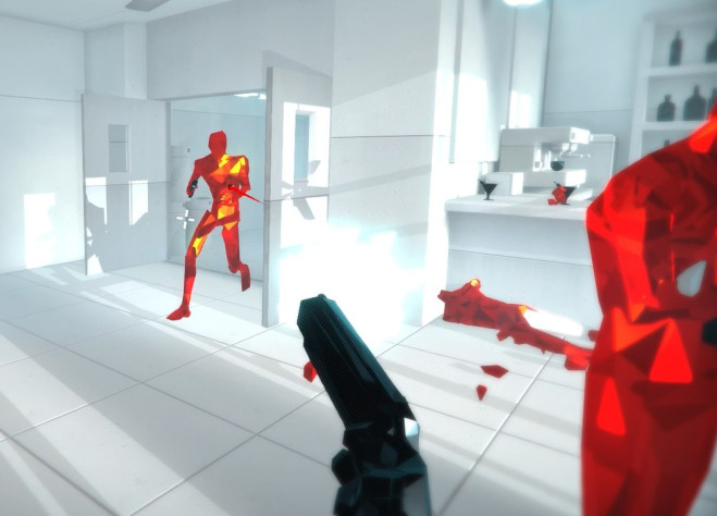 из этого пистолета выстрелила в дальнего,