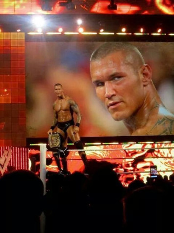 Рэнди Ортон (настоящее имя&amp;nbsp;— Рэндал Кит Ортон)&amp;nbsp;— американский рестлер и&amp;nbsp;актёр. Выступает в&amp;nbsp;WWE на&amp;nbsp;бренде SmackDown.