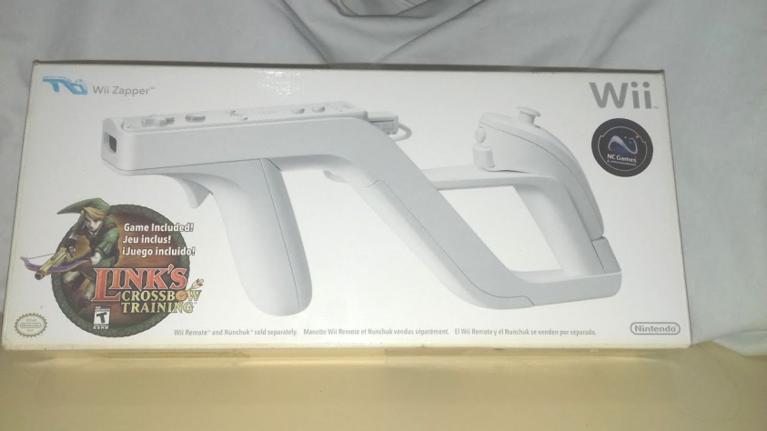 Собственно, вот так Zapper и выглядит. Продавался с игрой в комплекте, как и Wii Sports. По этой причине игра является одной и продаваемых на консоли. Как минимум&amp;nbsp;5.79 миллионов таких "Запперов" было продано!&amp;nbsp;