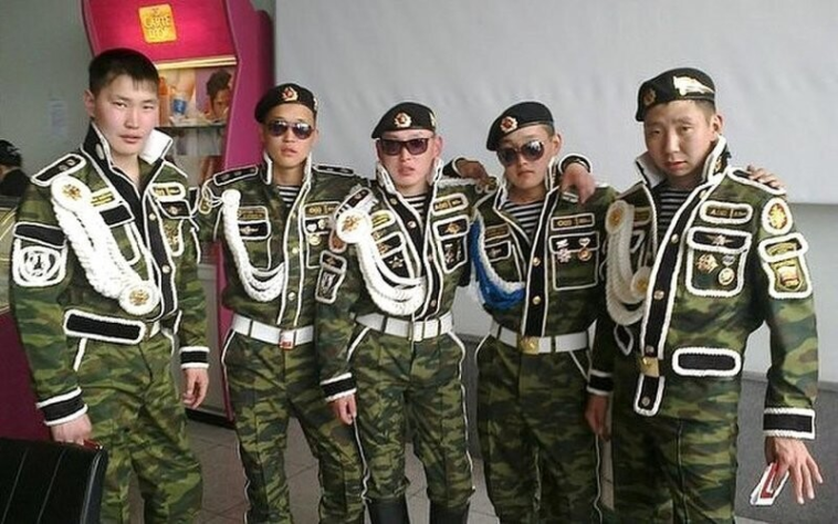 Типичная партия в JRPG. Идеальные формы, чОткая выразительность.