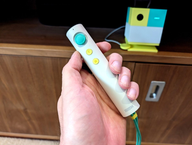 В&amp;nbsp;первых ревизиях был трубчатый пульт, который заряжался через USB-C