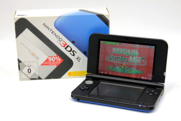 Купил на Новый год! Радовался помню пипец!) Первая портативка от Nintendo!