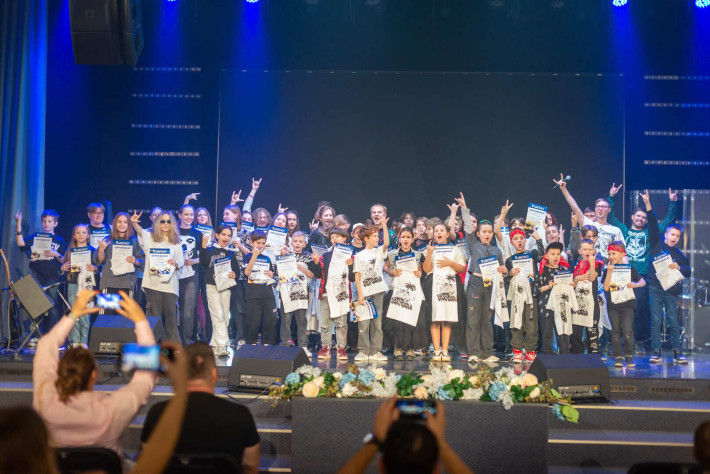 Это ученики моей с братом рок-студии. Все они музыканты и рокеры