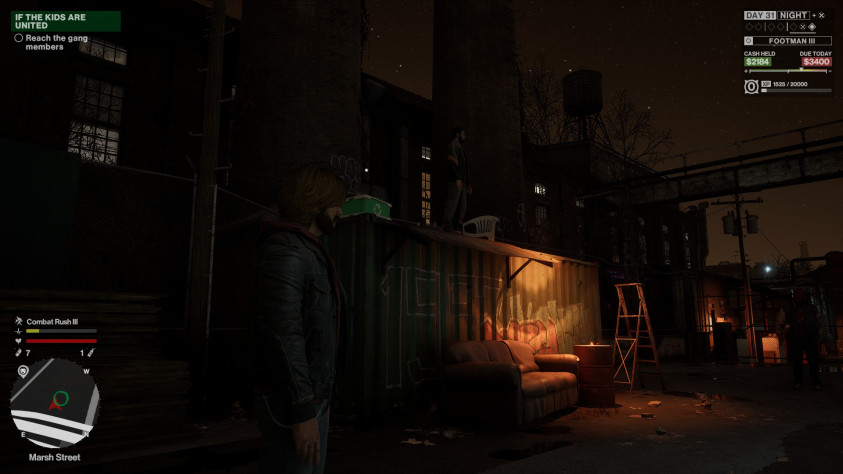 Он там не сидел на стульчике с пивком, он там уже стоял, когда я приехал. После потной драки с его товарищами на земле я занимался тем, что кидал в него бутылками