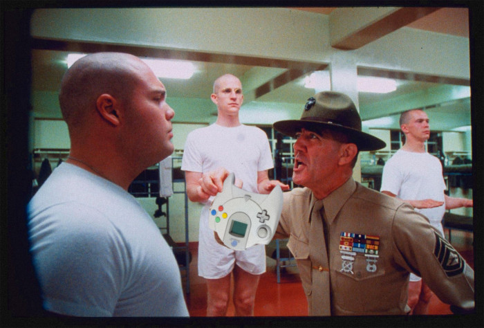 Что это, SEGA?!? После геймпада первой плойки это «нечто» выглядело очень странно.