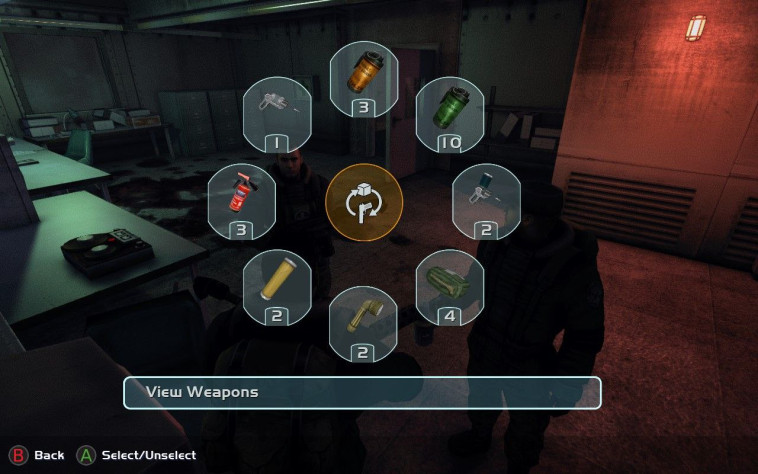 Инвентарь. Половину предметов даже можно не использовать по игре. А вот огнемет – самая полезная вещь.