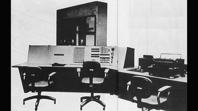 Как и все первые компьютеры, TX-0 предназначался
в первую очередь для военных целей. Он, в частности, отвечал за работу
американской системы перехвата баллистических ракет