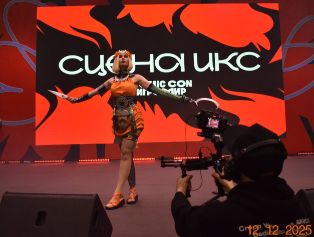 Да
рубани ты его серпом – чтобы в кадр не лез!