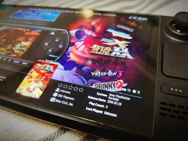 Обложки 80-х и 90-х, логотипы, оформление руководств — всё это отражает дух времени.