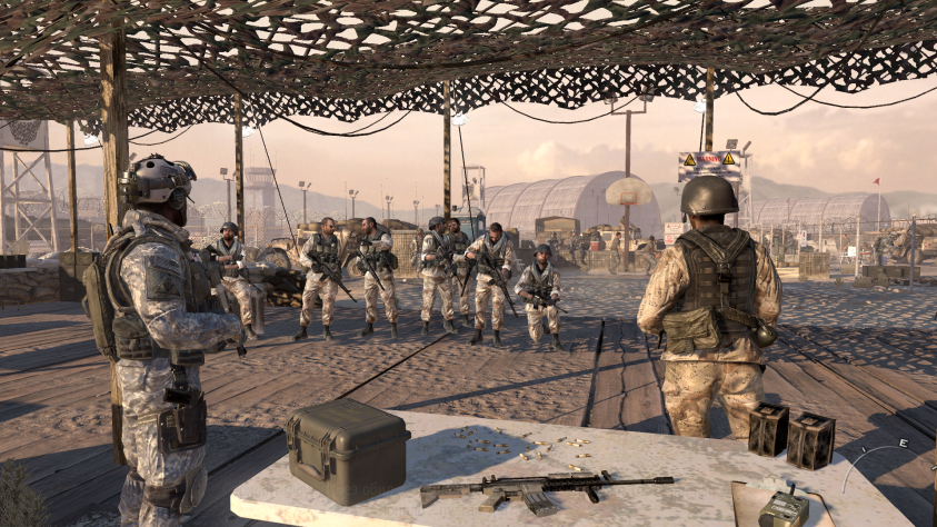 Рядовой показывает пачке сержантов навыки стрельбы (забавно)