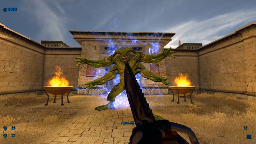 Бежишь себе, а тут рептилоид. На другое оружие переключаться просто некогда.