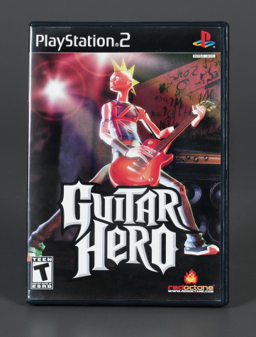 Guitar Hero (2005) — запустила волну ритм-игр для вечеринок с пластиковыми гитарами и в различных итерациях побывала почти на всех платформах.
