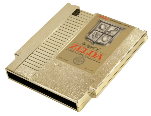 Слева&amp;nbsp;— типичный NES картридж. Справа&amp;nbsp;— нетипичный картридж