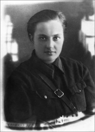 Боец-снайпер Людмила Павличенко. Одесса, август 1941 год