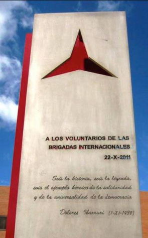 Памятный мемориал международной бригаде во время битвы при Сьюдад-Университарии