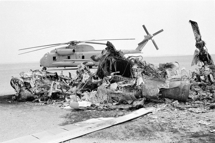 Сгоревший и&amp;nbsp;брошенный американский вертолёт Sikorsky RH-53D Sea Stallion