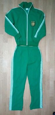 Зелёные спортивные костюмы