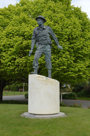 Памятник Чарльзу Апхэму в&amp;nbsp;Амберли (Новая Зеландия)