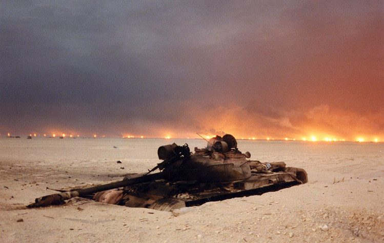 Современным шутерам piss-filter навязала сама жизнь, а&amp;nbsp;точнее геополитика. На&amp;nbsp;фото слева направо: Вывод советских войск из&amp;nbsp;Афганистана 1988&amp;nbsp;г., Война в&amp;nbsp;Персидском заливе 1991&amp;nbsp;г., Штурм Грозного 1995&amp;nbsp;г. и&amp;nbsp;руины Сектора Газа.