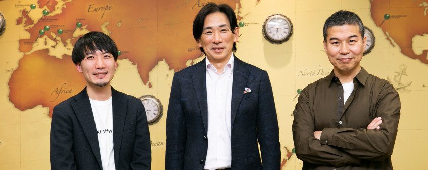 О&amp;nbsp;проекте «Суперигра» во&amp;nbsp;внутреннем интервью говорили (слева направо) генеральный менеджер Кацуя Хисай, исполнительный вице-президент Судзи Ицуми и&amp;nbsp;продюсер Масаёси Кикути.